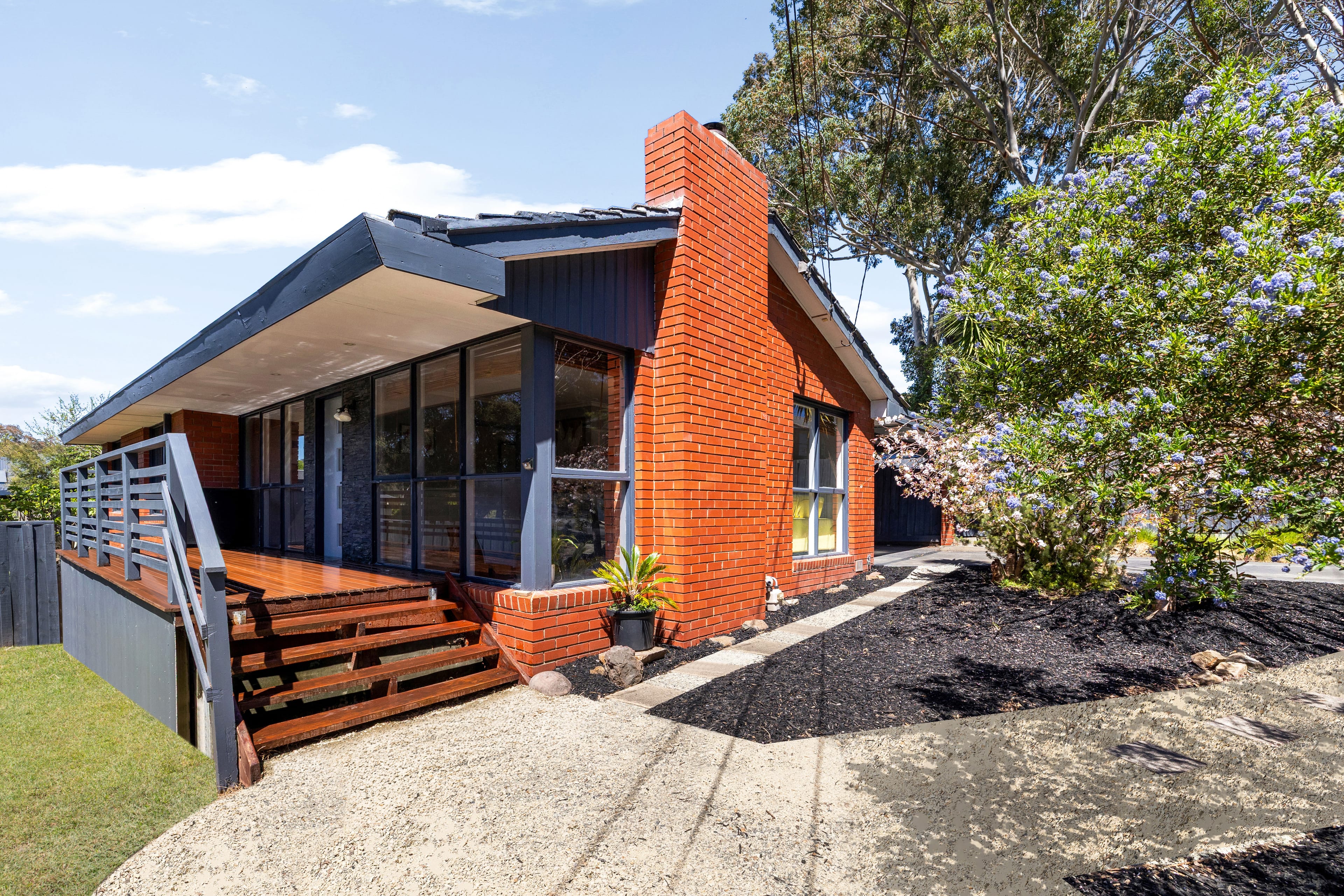 6 Chalmers Grove, Upper Ferntree Gully — listing photograph 2