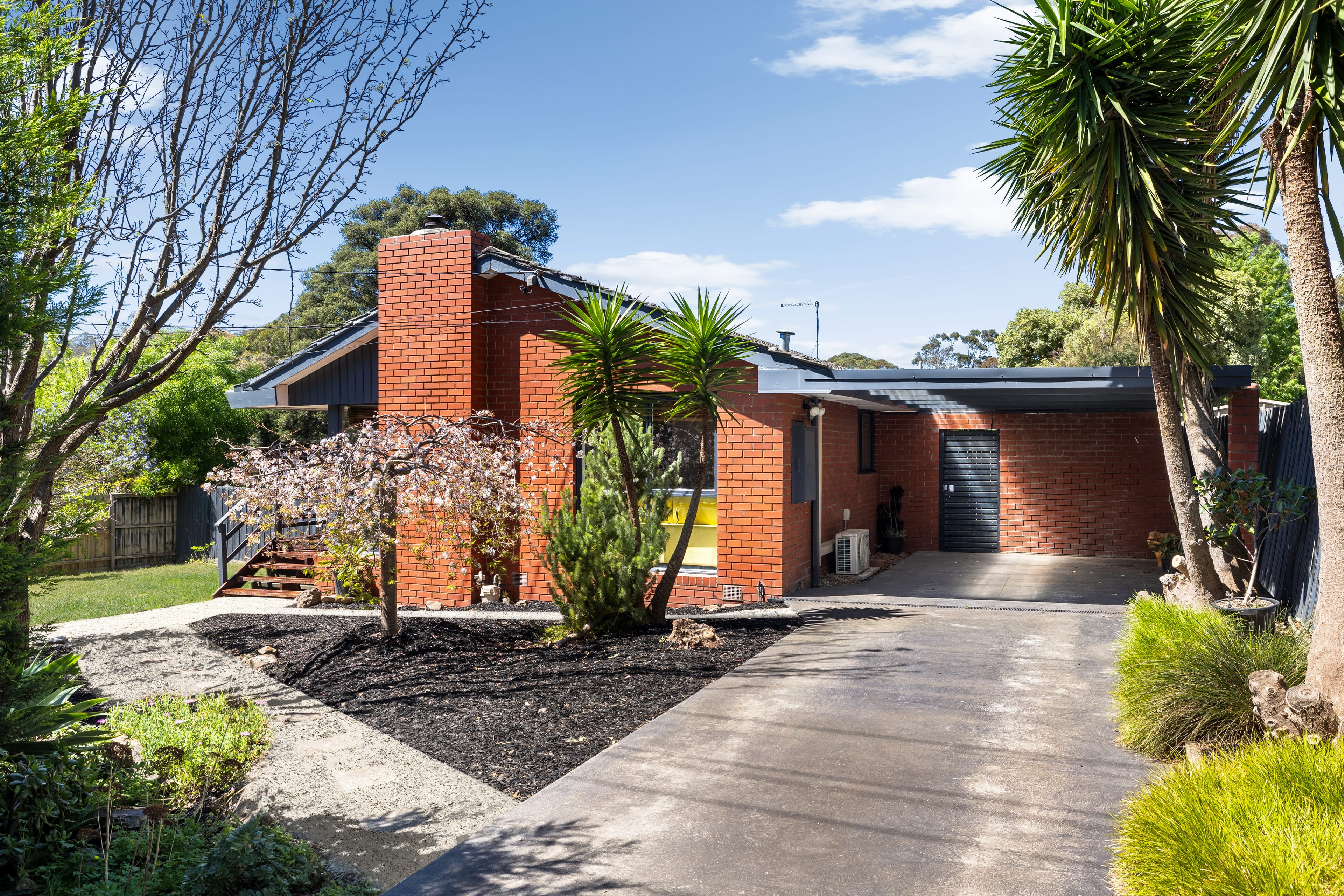 6 Chalmers Grove, Upper Ferntree Gully — listing photograph 1
